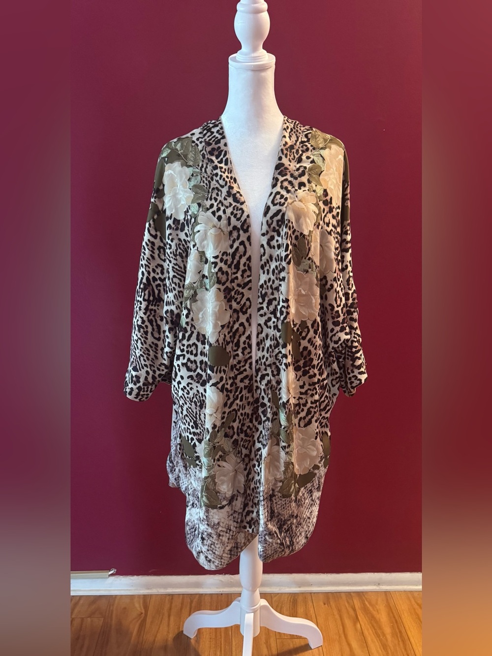 Chico's Beige/Tan Leopard Mix pattern Ruana